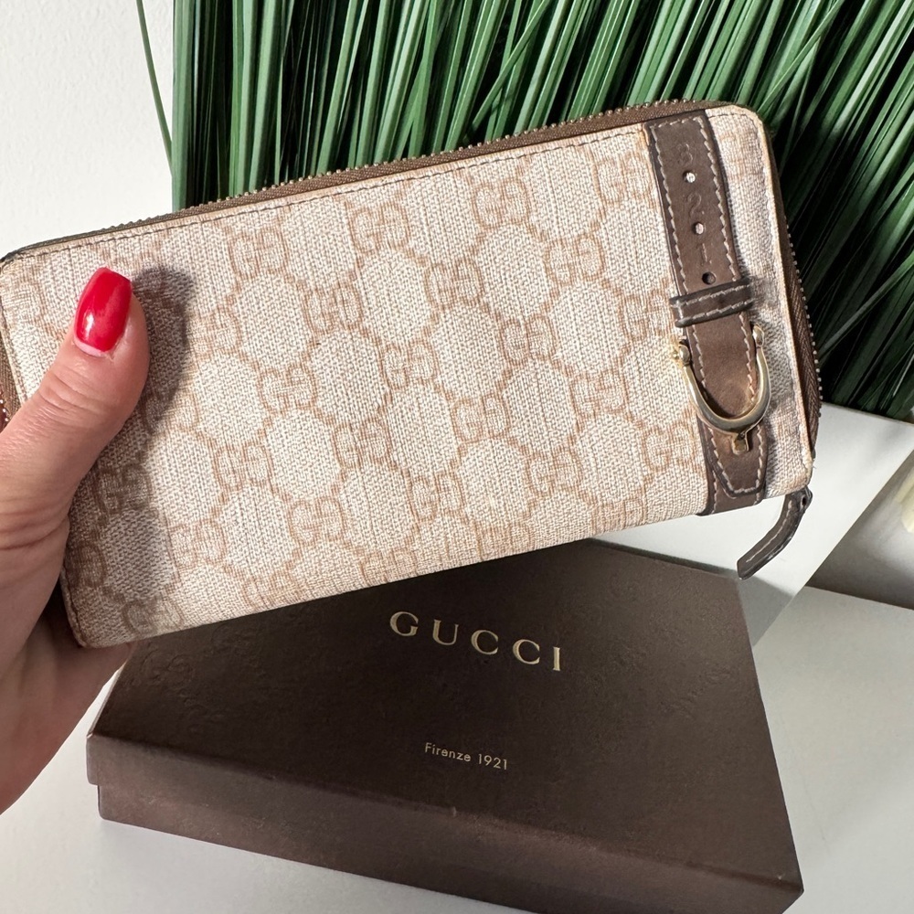 Authentic GUCCI GG Supreme Wallet - Picture 9 of 11
